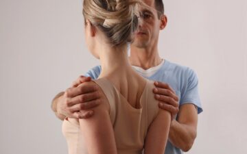 Cách chữa gù lưng hiệu quả và các bài tập cho lưng thẳng